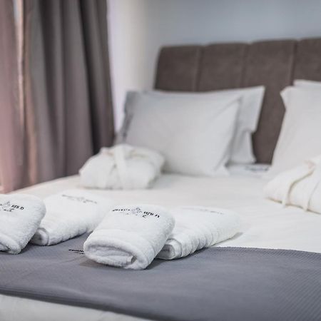 Iguana Gold Luxury Suites 1Min From Ermou Str Athens Ngoại thất bức ảnh